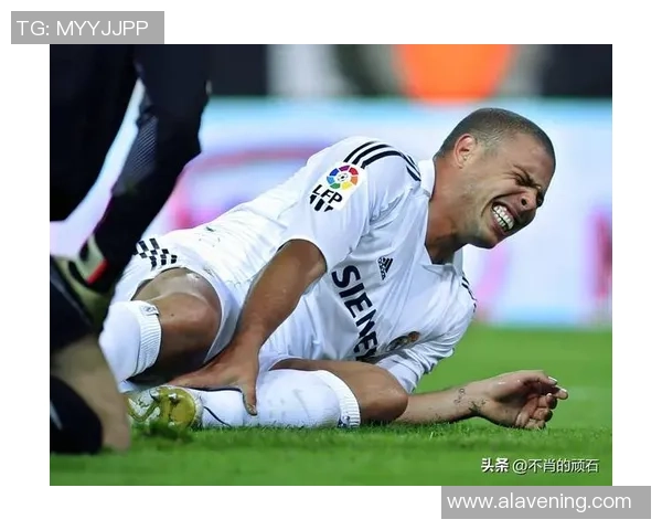 足球明星玻璃人盘点那些频繁受伤的天才球员与他们的职业生涯起伏